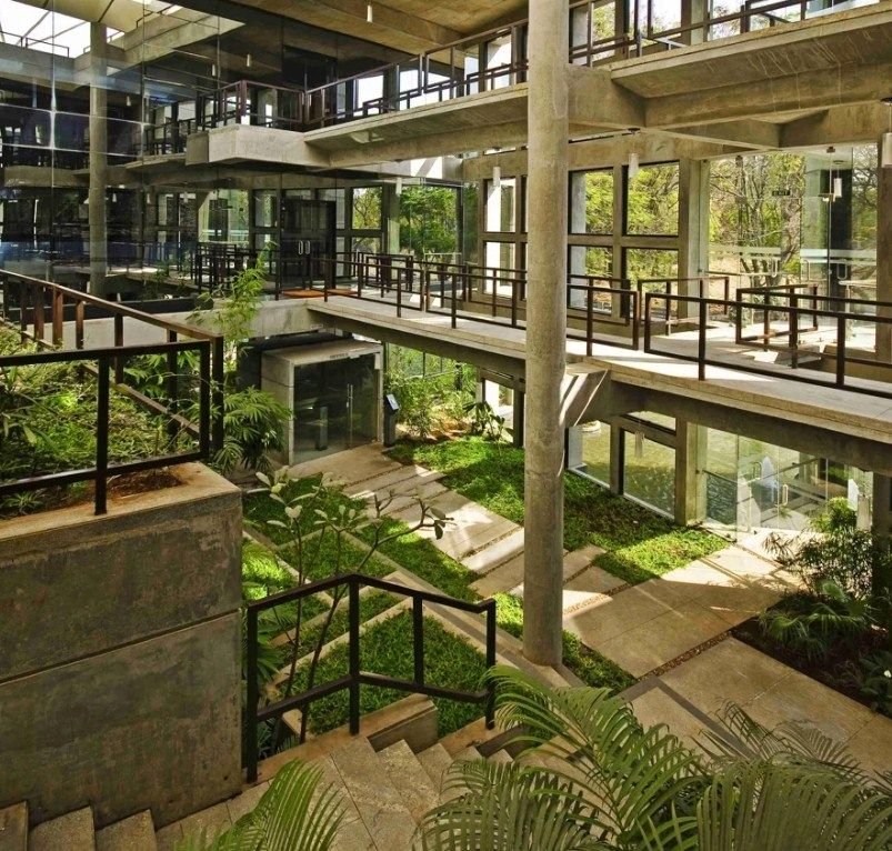 20180801103716 e99b Khám phá khu vườn nhiệt đới trong tòa văn phòng ở Ấn Độ