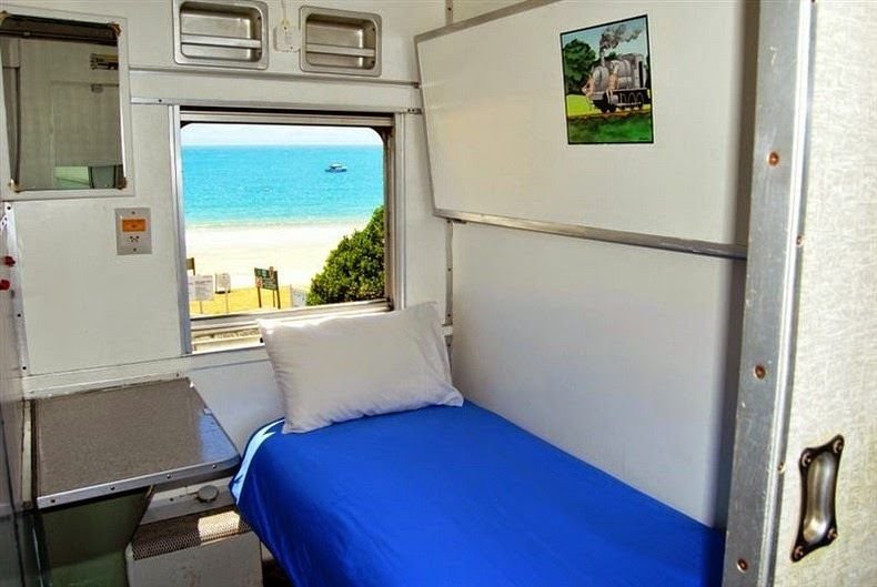 file 563 Khách sạn xanh hướng biển tận dụng từ xe lửa